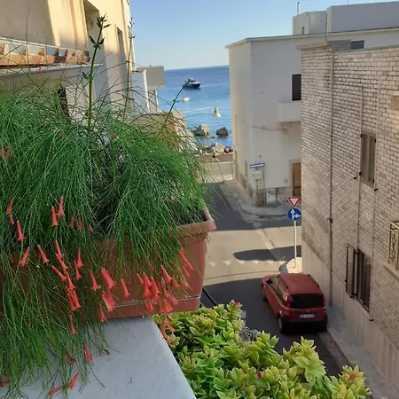 Del Lungomare Bed & Breakfast 2*