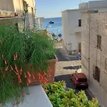 Del Lungomare Bed & Breakfast 3*